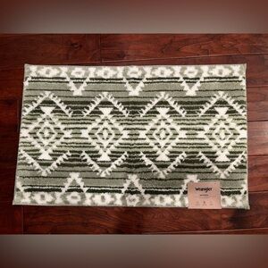 Wrangler Green and White Geometric Bath Rug/Mat